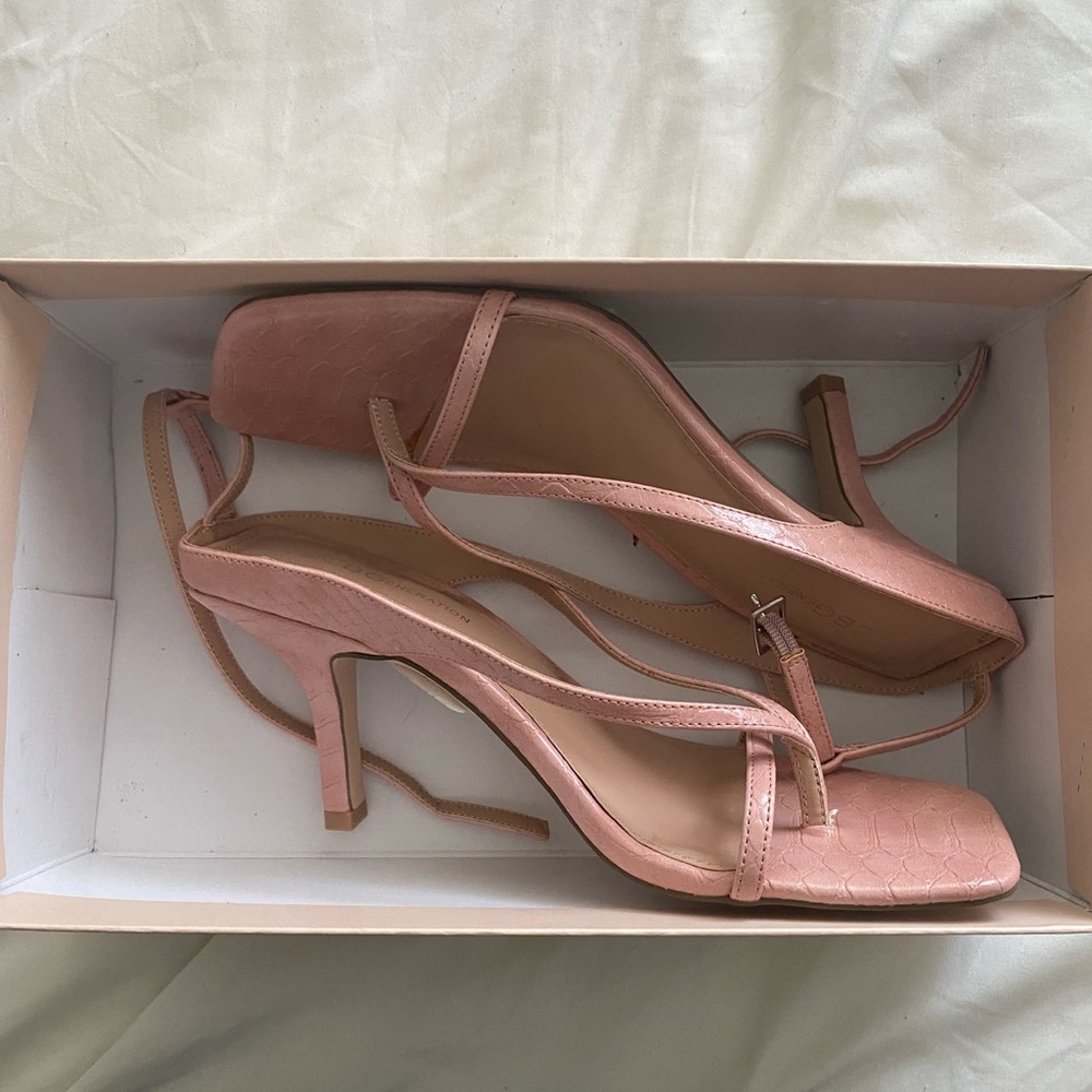 BCBG generation chintz rose snake sandal